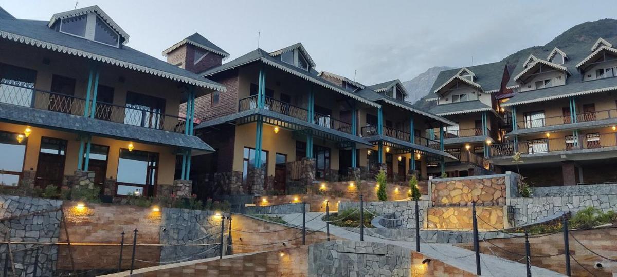 Tiaraa Jujurana Resort T Pathyar エクステリア 写真