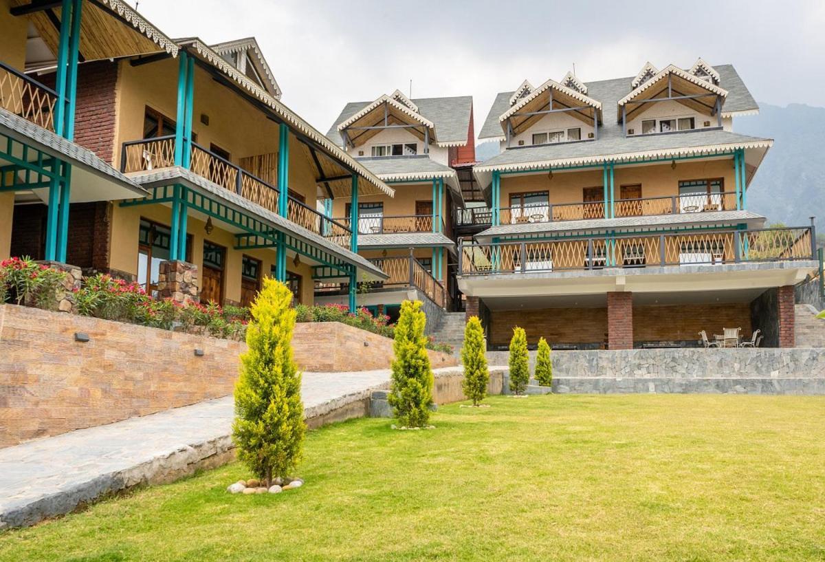 Tiaraa Jujurana Resort T Pathyar エクステリア 写真