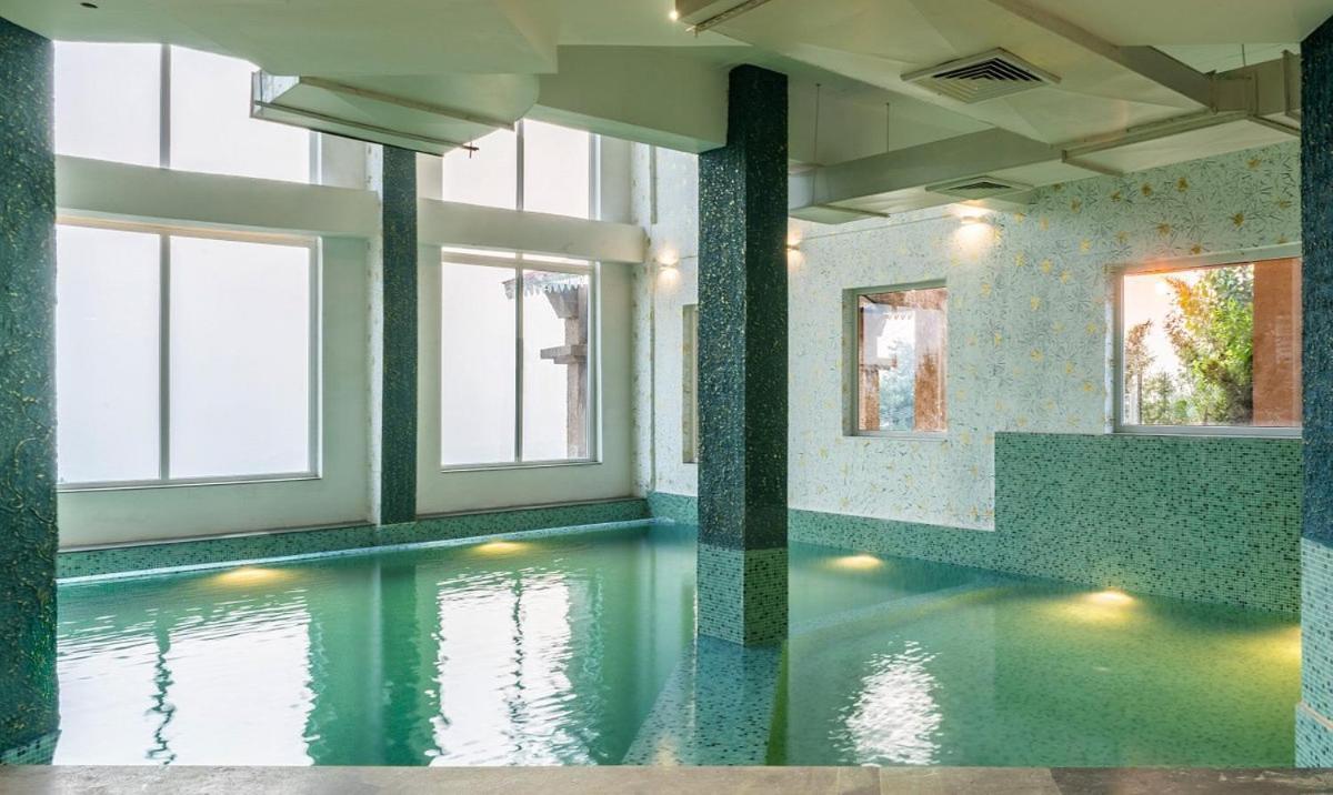 Tiaraa Jujurana Resort T Pathyar エクステリア 写真