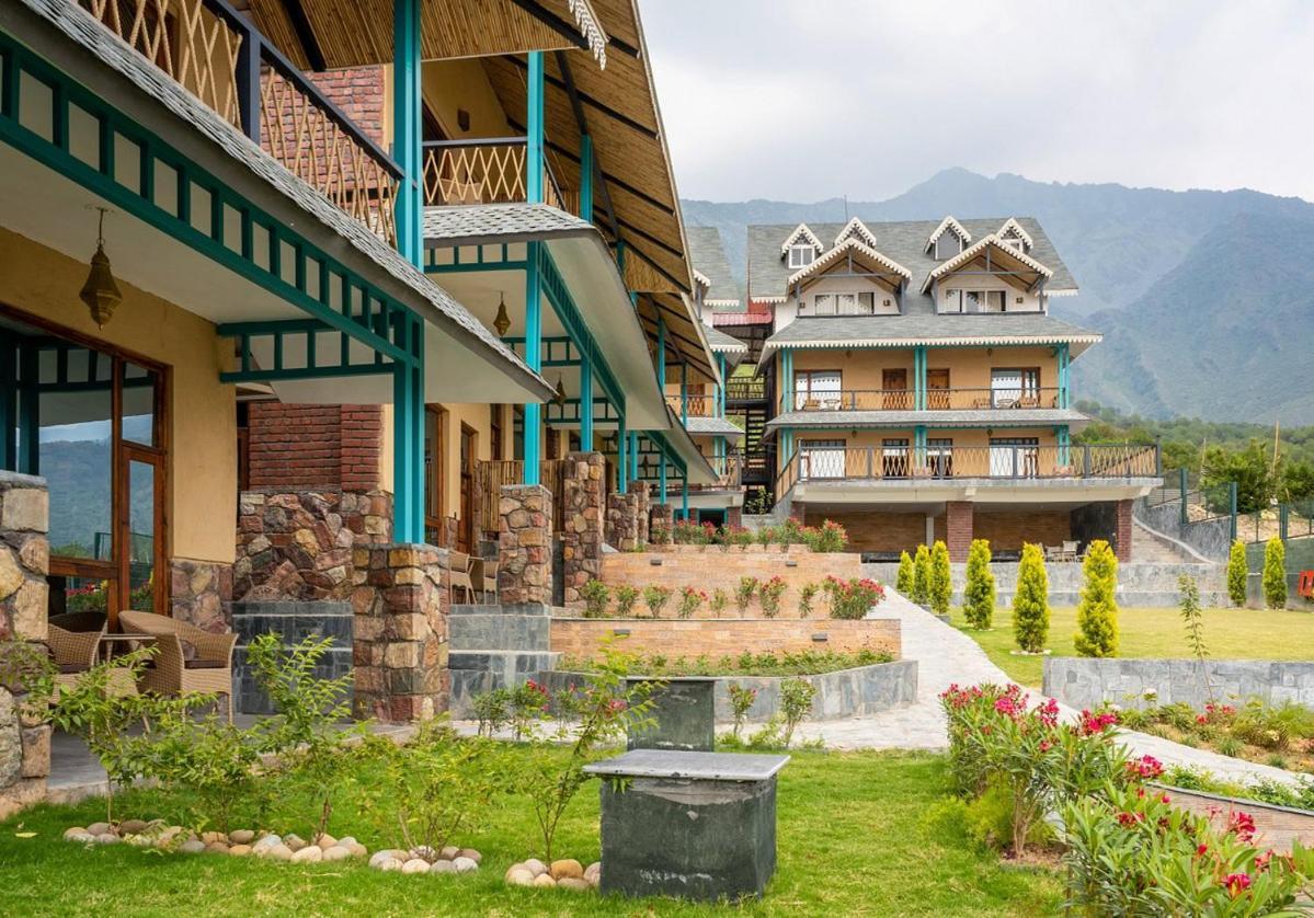 Tiaraa Jujurana Resort T Pathyar エクステリア 写真