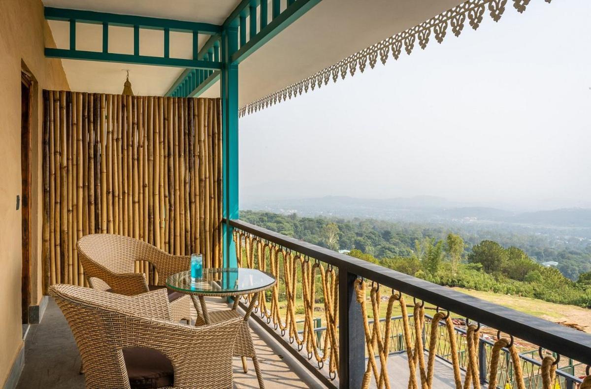 Tiaraa Jujurana Resort T Pathyar エクステリア 写真
